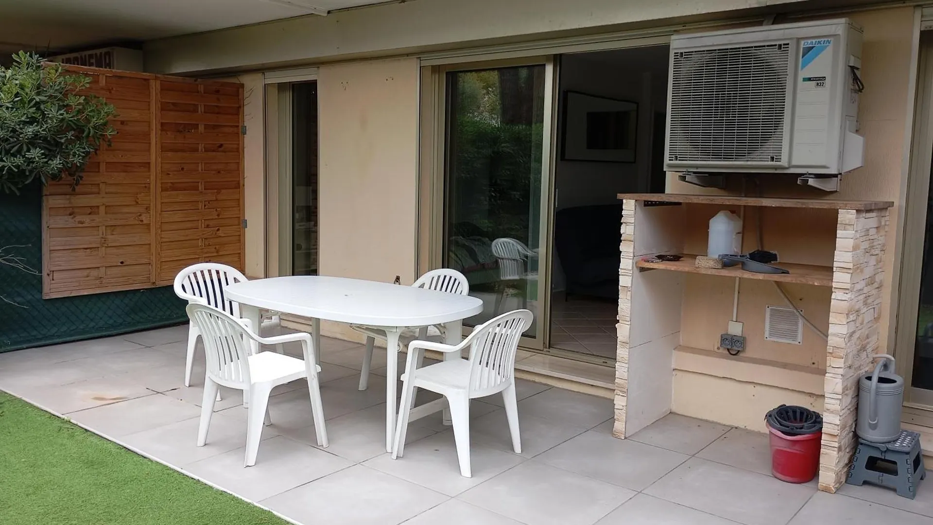 Appartement Lumineux Avec Terrasse De 50M2 Antibes 0*,  France